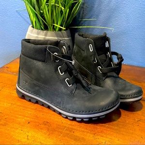 Timberland 💜 black booties size 6 nwot winter